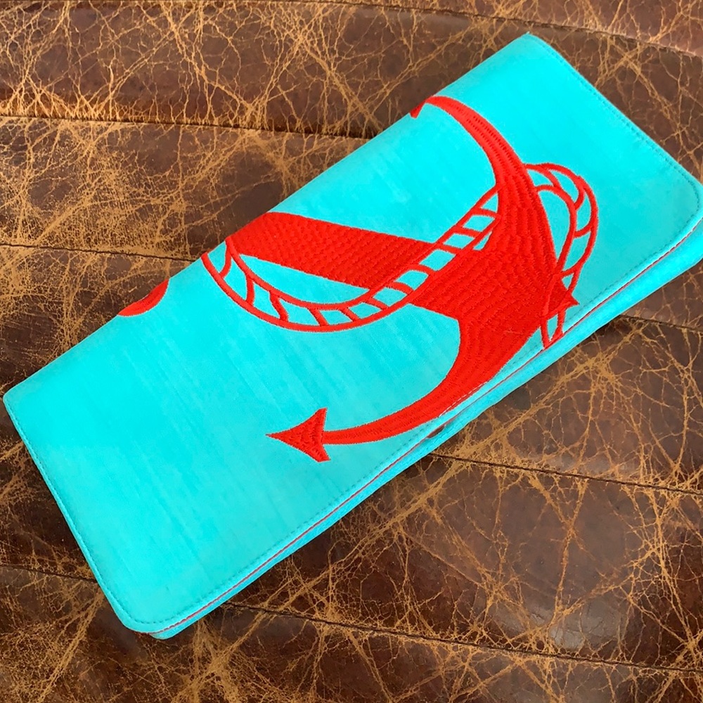 Retro Anchor Clutch